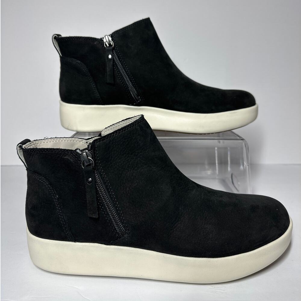 OTBT Adept Women's Sneaker Bootie Shoes Black Leather Sz 9.5 Lightweight Travel
